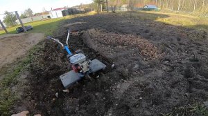 КУЛЬТИВИРУЮ ЗЕМЛЮ С ИЗВЕСТЬЮ ПЕРЕД МОРОЗАМИ...КОРЧУЮ ПЕНЬ..ЛЕБЁДКА И ХАЙДЖЕК МНЕ В ПОМОЩЬ