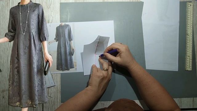 Моделирование. Платье с высокой линией талии из гипюровой ткани. Выкройка № 1881.