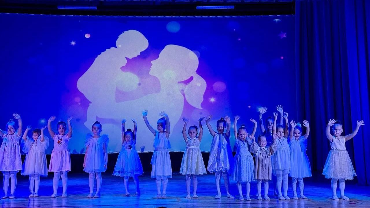 Праздничный концерт ко Дню матери Эхо материнского сердца  ДК Ясногорский