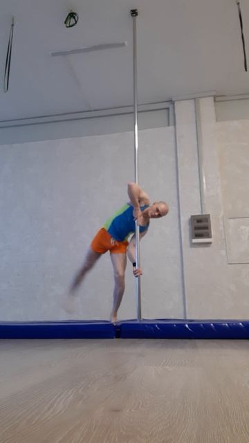 Изучил трюк "рондат" (Александр Странник https://vk.com/far_familiar)