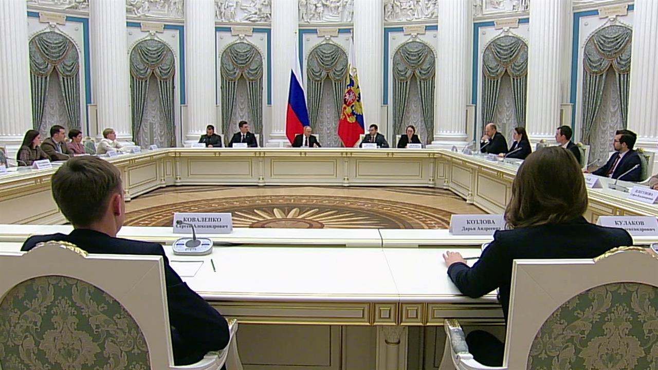 Молодые ученые поделились с Владимиром Путиным передовыми разработками и перспективами их внедрения.