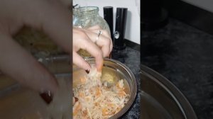 Заливной пирог с квашеной капустой