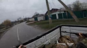 Наши "птичники" БАШКИР и БОБР (в кузове) а так же КЛИМ и ТАДАР (в кабине) по пути на работу🫡🇷🇺