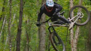 Велоспорт на вечнозеленых горных склонах (Музыка)