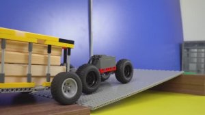 Вождение автомобилей Lego по склону против 25-килограммовых деревянных: эксперименты с Lego Technic.