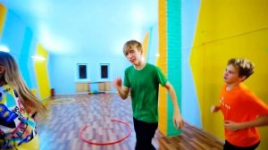 Новая Игра в Кальмара! Очень Странные Дела в Школе! Жуткая История, до Мурашек! Мы Семья - Лучшее!