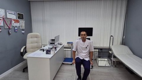 Хотите избежать варикоза и тромбоза? Делайте эти упражнения на работе. Флеболог Москва.