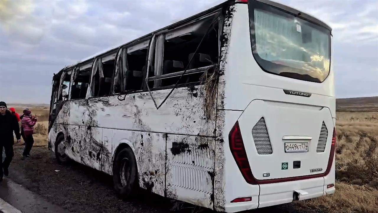 Автобус с детской футбольной командой перевернулся на Урале: кадры с места ДТП