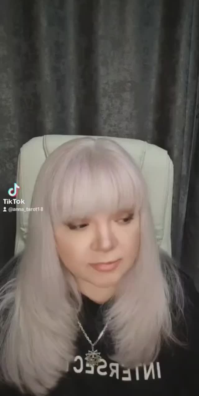 Кому там что Таролог должен?