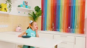 Веселые шарики в машине — сюрприз для родителей! Игры на площадке с Майей и Машей