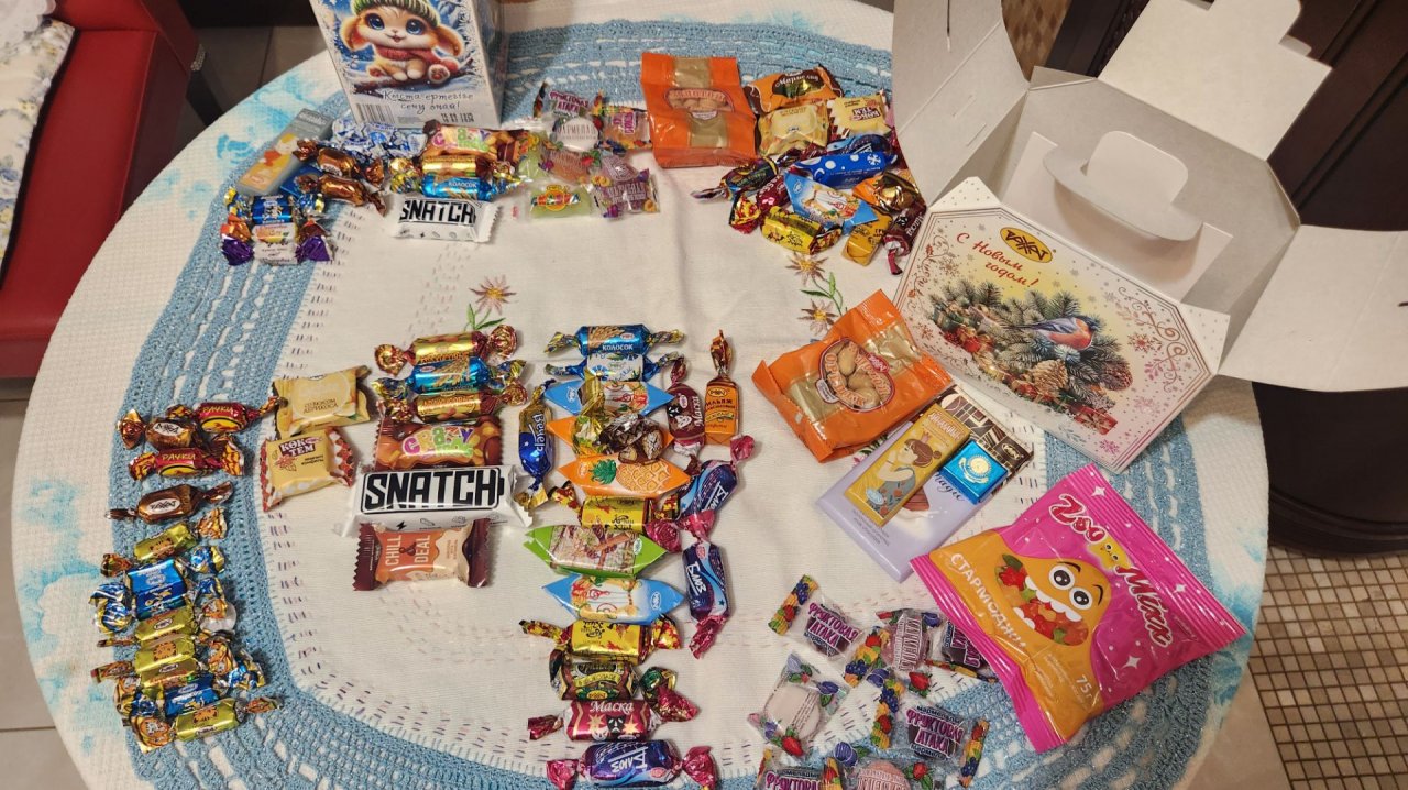 Распаковка новогодних подарков от кондитерской фабрики РАХАТ Казахстан 🍬 🍫 🍭