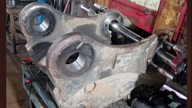 Восстановление отверстий методом наплавки и расточки. Также замена втулок.