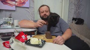 Целый день вкусно кушаю Мусёк мне помогает Жизнь в Сибири без работы ПОДВАЛ ИЛЬИЧА