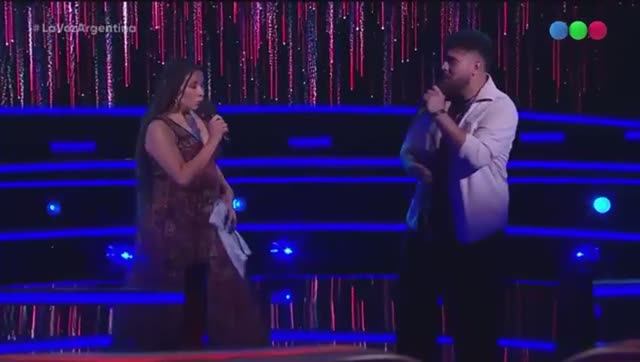 La llamadora  Милена Саламанка против Агустин Исасменди