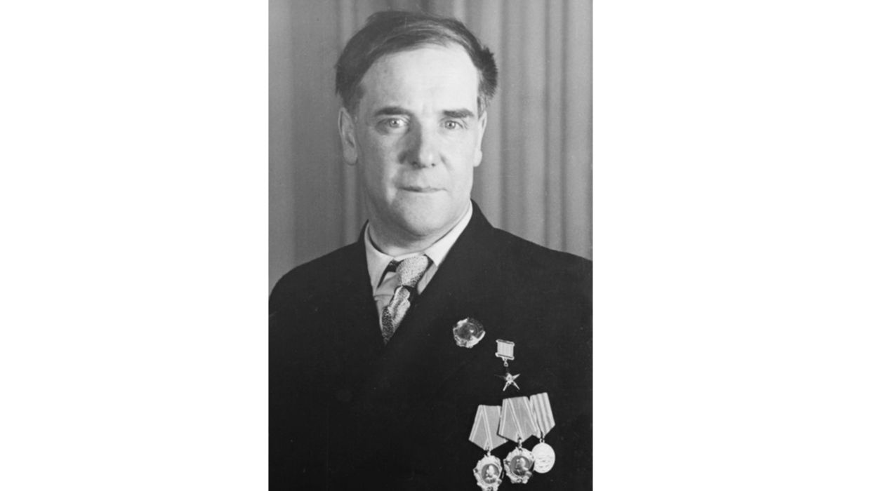 ВЕЛИКИЕ РУССКИЕ УЧЁНЫЕ. КАПИЦА ПЁТР ЛЕОНИДОВИЧ