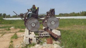 Переезд вездехода задним ходом через бетонные плиты