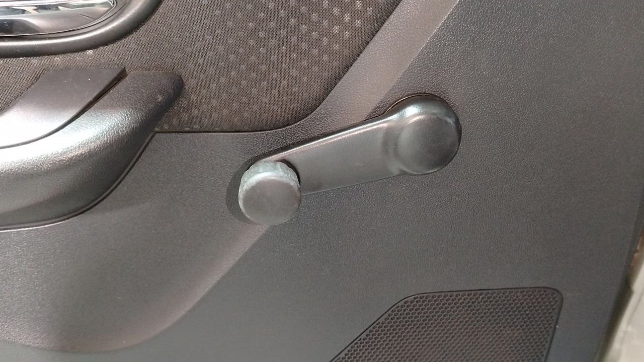 Как снять ручки стеклоподъемников  Ниссан Альмера G15