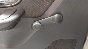 Как снять ручки стеклоподъемников  Ниссан Альмера G15