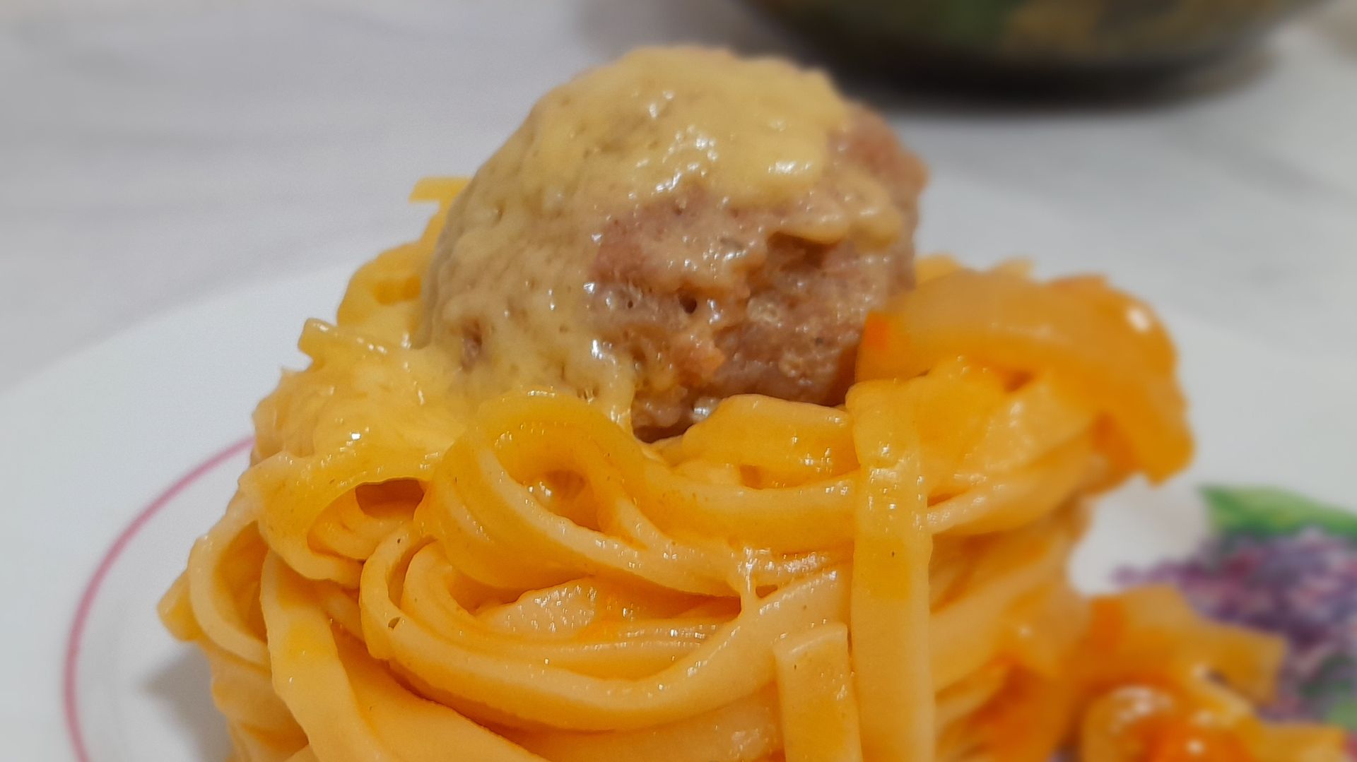 Макароны гнезда с фаршем