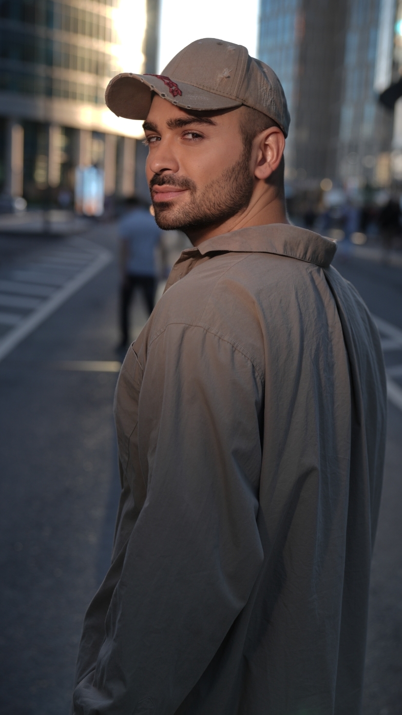 Вовсю обновляю свою легендарную и очень красивую песню, чтобы сделать её очень красивой! Какую? 😍🎶 смотреть онлайн