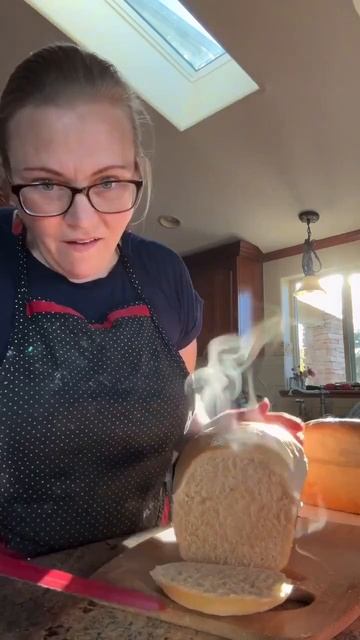 Нет ничего вкуснее домашнего горячего хлеба