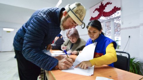 Выборы в парламент Кыргызстана: 7 избирательных участков открыто в Казахстане