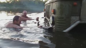 Вызволяем ГАЗ-66 дизель из реки!