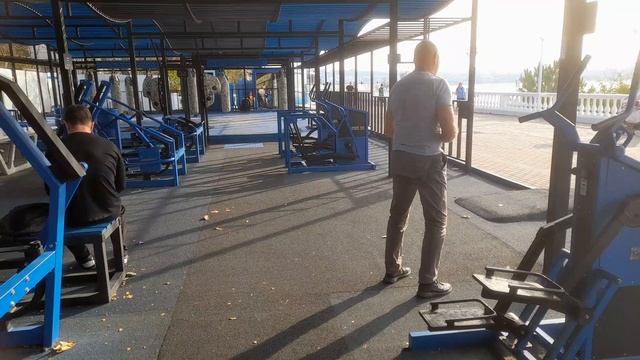 Уличная спорт площадка.