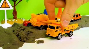 Рабочие машины летят спасать! Развивающие видео про машинки-помощники Брудер