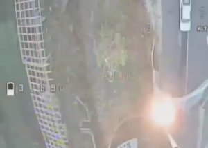 Армия России сжигает антидроновые сетки на дорогах в тылу ВСУ