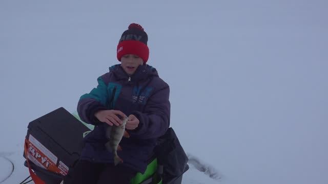 «КЛЁВОЕ ДЕТСТВО» Судаки на мормышку. Егор Гришин.