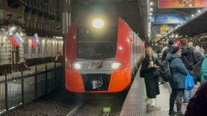 Электропоезд «Ласточка-Премиум» ЭС2ГП-009 на Московском вокзале, ноябрь 2025 года