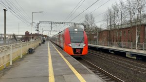 Электропоезд «Ласточка» ЭС2Г-240 на пл.Фарфоровская, ноябрь 2025 года