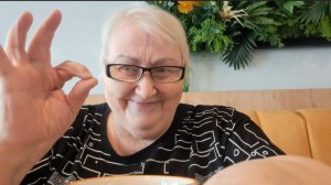 Вот это мы сегодня оторвались... тарт с вишней, а на ужин готовлю утиную грудку в вишневом соусе.