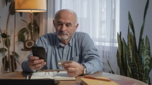 В России предложили отменить комиссию за переводы близким родственникам