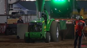 Тягачи и грузовики на тракторных заездах 2024: ХАОС! Безумные заезды, аварии и пожары!