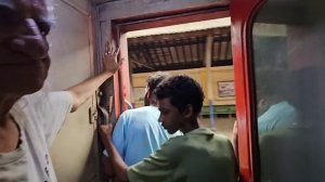 Индийский муж пугает_ я добрый но могу быть как мафия! Катаемся на цейлонском поезде среди местных.