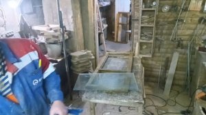 Как самому сделать деревянную раму. Режу и вставляю стекло в самодельную раму своими руками.