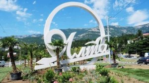 Ялта - кажется безумием плавать в шторм. Но такие люди находятся