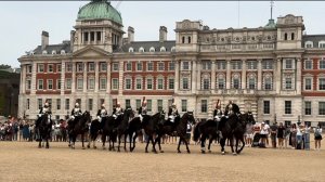 Развод королевского караула в Лондоне.
