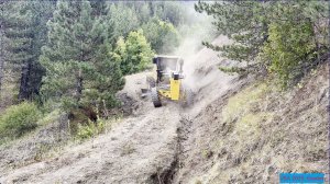 Грейдер. Ремонт старой, заброшенной дороги, которую не трогали годами.