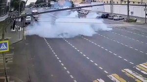 Парень быстро лишился машины,устроив дрифт около СИЗО.