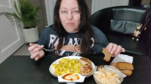 Мукбанг Домашние котлеты с жареной картошкой и квашеной капустой.