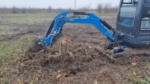 корчевание пня миниэкскаватором rippa r-15