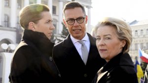 AntiDiplomatico: Запад из-за Украины развязал "зомби-войну" с Россией