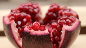 Разрезали гранат😁(как правильно разрезать гранат)