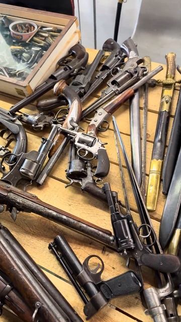 выходные на рынке военного антиквариата!