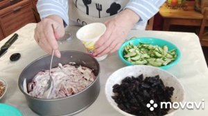 Ждем гостей. Салат понравился, будем делать.