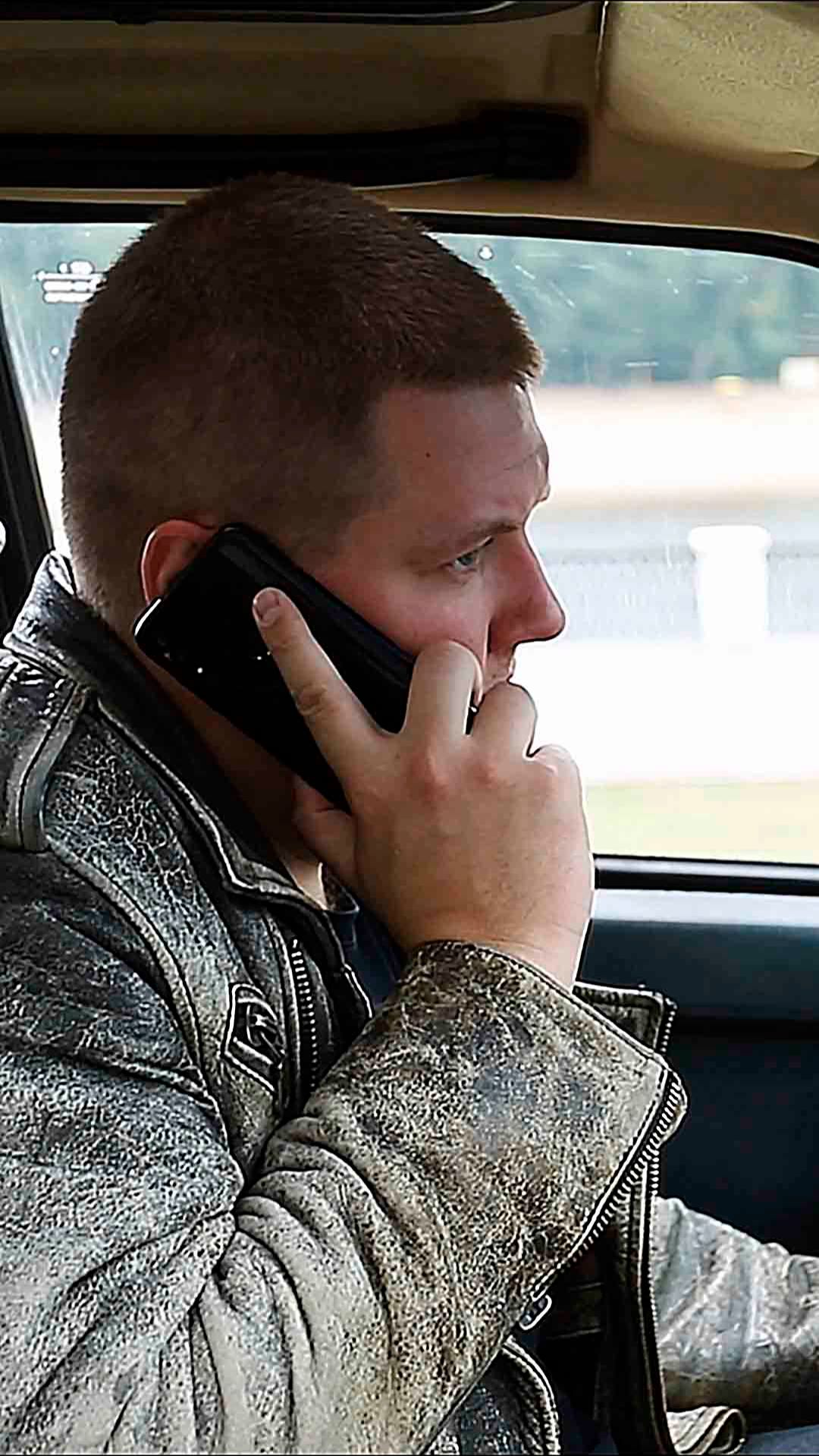 когда тебе под тридцать, а ты всё равно бабушкин внучок смотреть онлайн