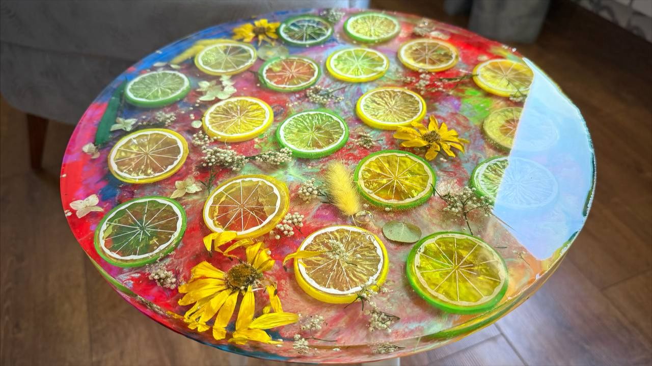 Мой самый яркий стол из эпоксдной смолы! Сочные лимоны и цветочная магия. смотреть онлайн